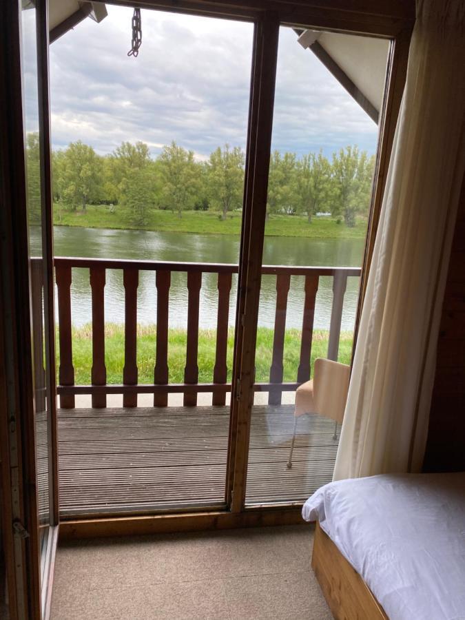 Willa Chalet La Meuse Maaseik Zewnętrze zdjęcie